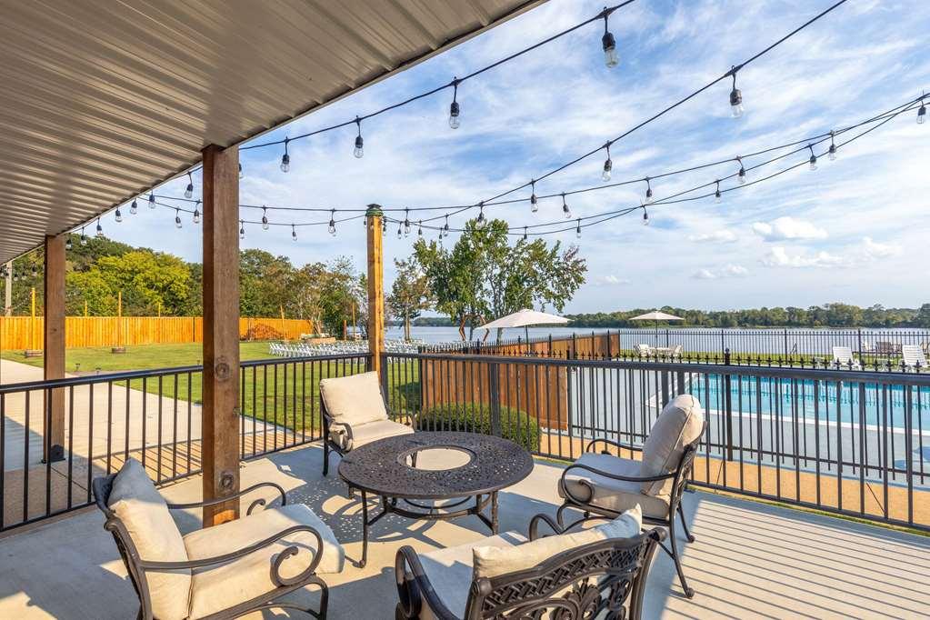 Super 8 By Wyndham Riverside Al Exterior photo